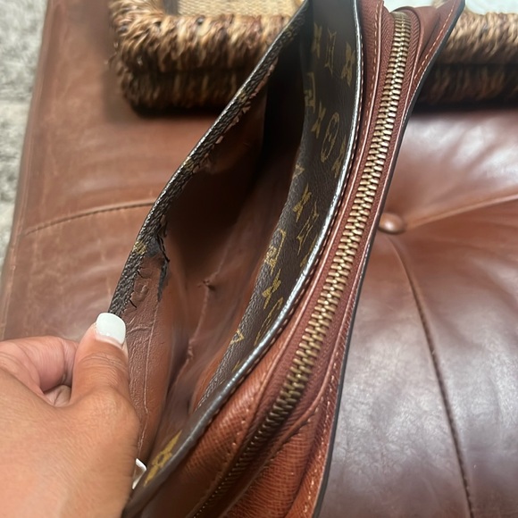 Vintage Louis Vuitton zippered wristlet clutch - Picture 8 of 16